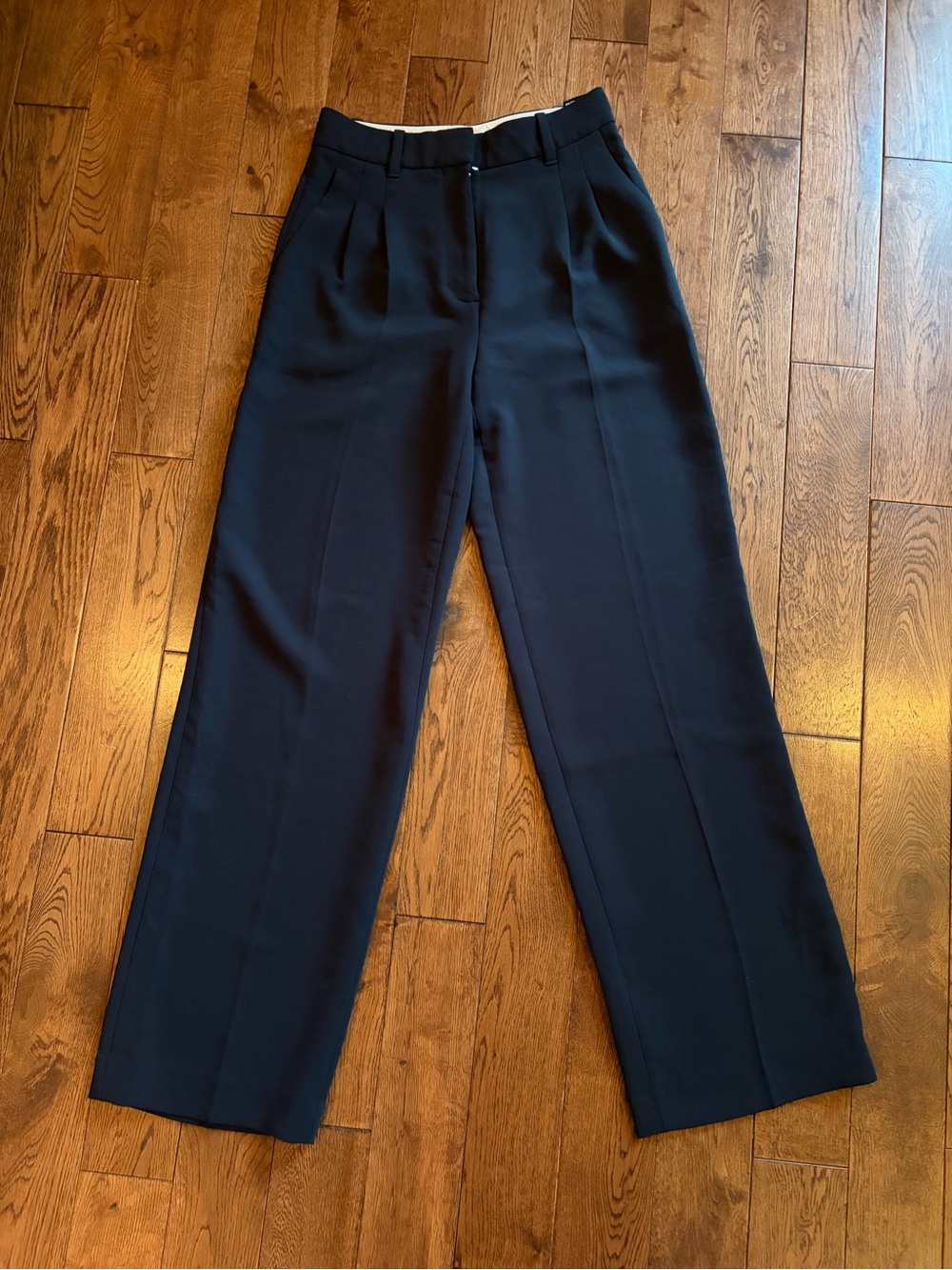Like New - Aritzia Effortless Pant - Navy